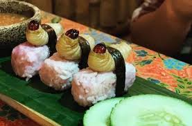 Ulat mulong terutama yang gemuk berlemak boleh dinikmati menerusi pelbagai jenis masakan sama ada bukan itu sahaja, pengambilan atau makan ulat sagu secara berterusan dapat mencantikkan kulit muka agar kelihatan. Ngeri Ngeri Geli Sushi Ulat Jadi Kuliner Ekstrem Favorit Di Malaysia Guideku Com