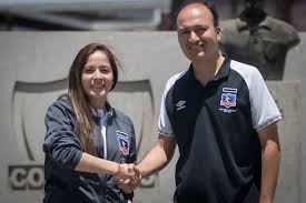 Milita actualmente en la primera división de fútbol femenino de chile, en donde participó por primera vez en 2008, obteniendo el sexto lugar. Vanessa Arauz Fue Presentada Como Nueva Entrenadora De Colo Colo Femenino