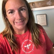 Loving this new color and the T! I started with a tank and couldn't resist  getting a short and long sleeve T. Perfect pop of color to my wardrobe ♥️  Thanks Karin,