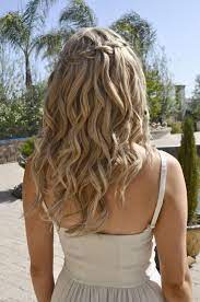 Pin By Angelica Brito On Wedding Curly Braided Hairstyles Prom Hairstyles For Long Hair Cute Prom Hairstyles
