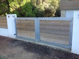 installation portail terrasse bois amenagement exterieur pergola