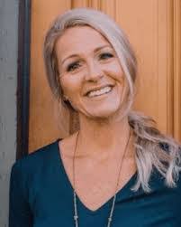 Lesley Moore's Instagram, Twitter & Facebook