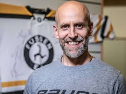 Eric Nadeau hängt eine Saison beim EV Füssen dran