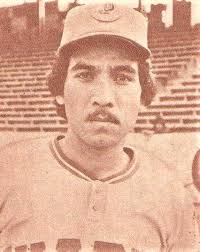 El 17 de marzo de 1988, el ex indio ,Manuel Bobadilla, conecta 4 dobles en  un juego para empatar récord de la LMB. Lo hace con los Acereros de  Monclova y contra