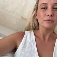 What are some good restaurants and places to visit in Airlie Beach?