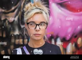 Black short skirt -Fotos und -Bildmaterial in hoher Auflösung