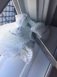 Ne Perdez Pas De Temps A Laver Les Cadres De Fenetres Utilisez Cette Technique A La Chaine Cadres De Fenetres Nettoyage Fenetre Pvc Trucs Et Astuces Maison