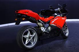 Обзор мотоцикла MV Agusta F4 1000 Ago 2005: особенности и характеристики