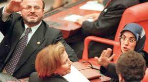 Peşrevi kısa kesip, girizgahı çok 1999'da tbmm'de başörtüsü ile yemin etme inadı ile yarattığı kriz sonrasında kavakçı türkiye. Tbmm Merve Kavakci Ya Milyonlarca Lira Odeyebilir Haberler Son Dakika