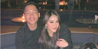 Jelang aurel menikah, ashanty kenang dilamar anang: Kompak Sejak Kecil Ini 7 Potret Jadul Aurel Dan Azriel Hermansyah Merdeka Com