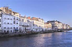 3 d'une heure en arrière. Habiter A Bayonne Pays Basque