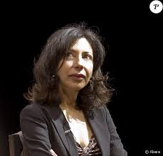Art was written in french for a french audience by playwright yasmina reza. Yasmina Reza Sa Mere Est Decedee Purepeople