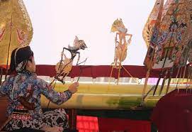 Wayang kulit adalah salah satu bentuk kebudayaan tradisional asli bangsa indonesia. Pengertian Wayang Kulit Sejarah Dan Perkembangannya Berita Info Publik Pendidikan Pelayanan Publik