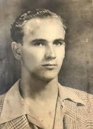 Eliza Cash's Instagram, Twitter & Facebook