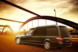Solaris Vf212 Mercedes Benz Classe E Un Corbillard Limousine Le Plus Lumineux Equipe De Son Et Ecran Lcd Pour Immortaliser Vehicules Mercedes Benz Limousine