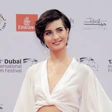 Tuba büyüküstün özel hayatı hakkında detayları tuba büyüküstün, türkiye'nin en iyi aktrislerinden birisidir. 51 Tuba Buyukustun Ideas In 2021 Tuba Buyukustun Tuba White Tank Top Women