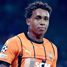 Fabrizio Romano] Kevin topou ir pro Fulham, mas ainda não teve o sinal  verde do Shakhtar Donetsk, que tá pedindo €50 milhões. As negociações  continuam nos próximos dias, pode ir pra semana