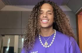 Vitão, nascido victor carvalho ferreira (são paulo, 18 de agosto de 1999) é um cantor e compositor brasileiro. Vitao Sobre Ataques Ao Assumir Namoro Com Luisa Sonza Nao Mantive A Sanidade Mental Donna
