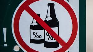 Entgiftung noder lösen sie psychologische probleme grundlegendes, soziales verhalten und verhalten, das die anfängliche abhängigkeit von alkohol und drogen verursachte. Therapie Und Entzug Hausarzt Und Suchtberatungsstellen Gesundheitsgesprach Bayern 2 Radio Br De