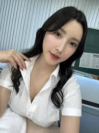 Asaoka desu ne💛🤍🌸