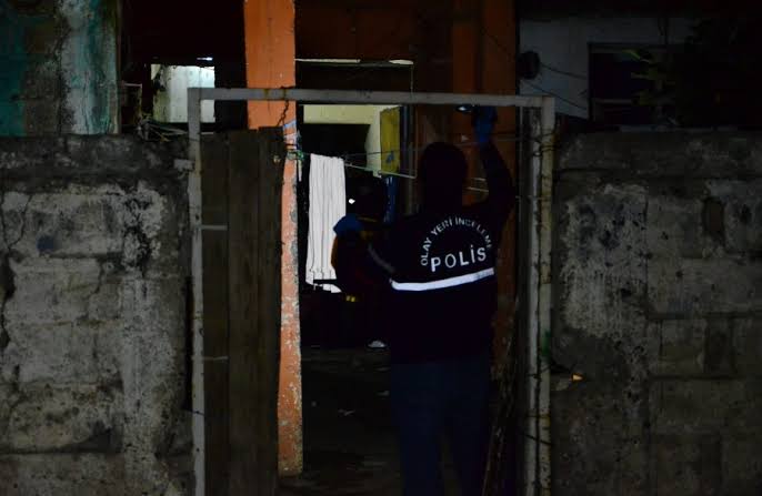 Adana’da bir kişi, konuşmak için evine gittiği eski kız arkadaşını tabancayla öldürdü ardından intihar etti. ile ilgili görsel sonucu"