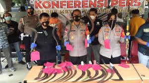 Maybe you would like to learn more about one of these? Bawa Celurit Dan Anak Panah Remaja Geng Hobi Tawuran Tangerang Diringkus Suara Banten