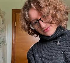 Elisa Starr's Instagram, Twitter & Facebook