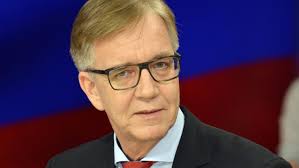 Mit einem fuß ins kalte wasser. Dietmar Bartsch Gysi Hat So Viele Verdienste Um Die Partei Dass Er Nicht Nervt Archiv