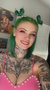 Let me introduce myself, my name is Kenzi. I work at Beauty in a canvas