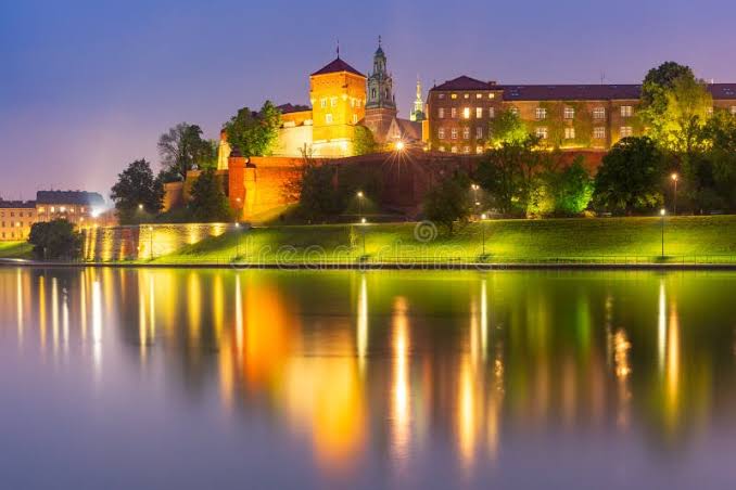 Noche Castillo Wawel Cracovia Polonia Imagen de archivo - Image of europeo, viaje: 213973745