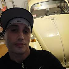 69 year old Raiders owner Mark Davis said his 26 year old girlfriend didn't  know he was a billionaire. She was just attracted to his beautiful smile 😊