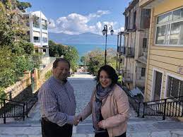 Ο σύζυγος της πιεζόμενος από τα στοιχεία ομολόγησε τις πράξεις του και παραδέχτηκε το. H Eyh Anargyroy Sto Pleyro Toy Ypopshfioy Dhmarxoy Dhmhtrh Kalogeropoyloy Aigialeia24