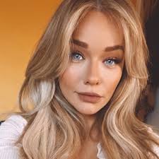 Holly Crisp (@hollyjanec)