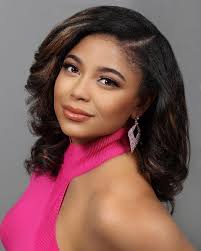 Marissa Murdock's Instagram, Twitter & Facebook