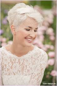 Luckily, there are plenty of ways to spruce up a short bridal hairstyle! Accessori Per Capelli Bridal Veil Veil Bella 11 Avorio Etsy Short Hair Styles Bride Hair Accessories Short Hair Bride