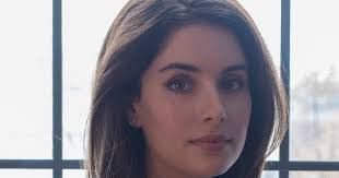 Sarah Bedingfield's Instagram, Twitter & Facebook