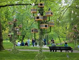 The Diy Pet House Is An Animal Shelter Made From Recycled Bottles Diy Stuffed Animals Bottle House Plastic Bottle House