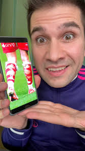 Las medias rotas de los futbolistas.