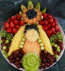 Pin By Charlote Indrayani On Frutas Vegetales Y Arte Con La Comida Fruit Platter Designs Fruit Carving Fruit Presentation