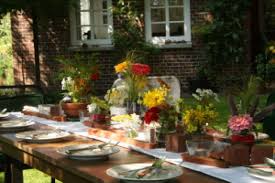 Alte ziegelsteine haben einen ganz eigenen reiz foto wer eine idee für eine ganz individuelle gartendekoration sucht, sollte auch einmal an ziermauern aus alten ziegelsteinen denken. Garten Tipp Bunte Tischdeko