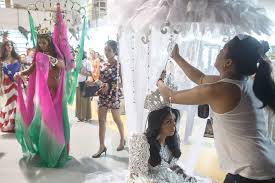 A 22 ans, la vénézuélienne isabella santiago a été couronnée miss international queen 2014. Transgender Beauty Pageant In Pattaya