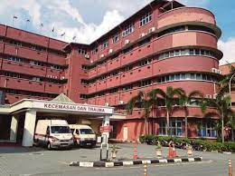 07 223 1382 dental info. Jb Nurse Goes Viral For Playing With Phone While Giving Breathing Assistance To Patient World Of Buzz