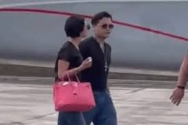 Christian Nodal habría regalado bolso "millonario" a Angela Águilar; esto  cuesta el lujoso accesorio | MARCA México