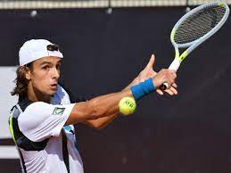 Il mondo del tennis si inchina ai piedi di lorenzo musetti, il sedicenne in grado di fare la storia della racchetta italiana vincendo gli. Chi E Lorenzo Musetti Il Predestinato Del Tennis Italiano Che Sogna Di Seguire Le Orme Di Federer
