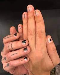 Las uñas de color son adecuadas para casi todas las prendas de vestir y las ocasiones a juego. Pin De Lorena Ramos En Unas Hombres Unas De Maquillaje Disenos De Unas Mate Manicura De Unas