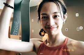 稍早 gogoro 公佈了新一波《女人不怕》微電影宣傳，找來藝人簡嫚書擔綱演出，看似常見的宣傳操作，對於 gogoro 來說或許有另一層的意義。如果各位持續關注 gogoro 的訊息，應該會發現，從 ces 2015 初次登場、到後來的台灣發表、擴張，甚至是各項活動或電視廣告，gogoro 從來沒有與藝人搭配，就算是記 ç´ é¡çœŸå¯¦è†šè³ªæ›å…‰ ç°¡å«šæ›¸mitæ„›ç‰Œ600ç›'é¢è†œå…è²»é€ å¨›æ¨‚æ˜Ÿèž