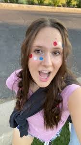 Elise Daigle's Instagram, Twitter & Facebook