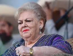 Demetrio González tuvo dos matrimonios, uno con María de Lourdes Rosa Priego  y el otro con Marina Tuero Tamayo; le sobreviven tres hijos Rodolfo,  Rodrigo y Bárbara.