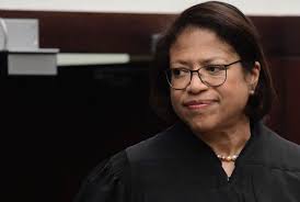 AHORA] La jueza Taylor Swain declaro nula la ley 7 del Retiro digno firmada  por el gobernador Pedro Pierluisi el pasado 9 de junio. Con esta anulación,  Swain le da la razón