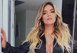 Entenda as mudanças nas aposentadorias e pensões em 2021. Karol G Encanta A Sus Fans Con Un Radical Y Azulado Cambio De Look